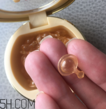 伊丽莎白雅顿眼部精华胶囊怎么用,伊丽莎白雅顿精华怎么使用