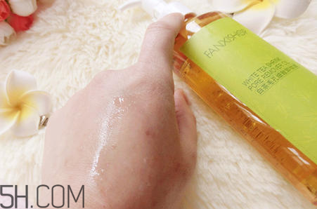 dhc卸妆油和芭妮兰卸妆膏哪个好用,凡茜两款卸妆油有什么不同