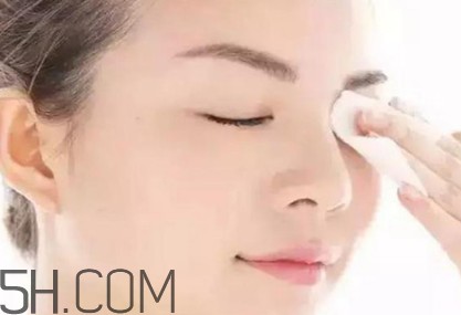 什么时候需要用卸妆油,什么情况需要用卸妆油 什么时候需要用卸妆油,什么情况需要用卸妆油