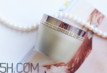 雅顿和兰芝哪个好,雅顿和娇兰精华哪个好