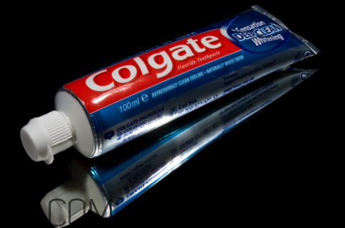 牙膏卸妆对皮肤有害吗,牙膏能卸妆吗