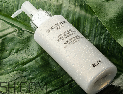 干性皮肤适合用什么卸妆,干性皮肤用卸妆水还是卸妆膏 干性皮肤适合用什么卸妆,干性皮肤用卸妆水还是卸妆膏