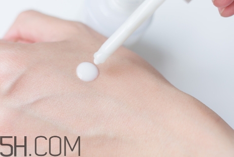 烟酰胺是什么,它的功效和作用,烟酰胺是什么东西