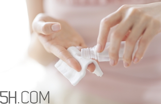 做湿敷用什么水比较好,用化妆棉湿敷要多久