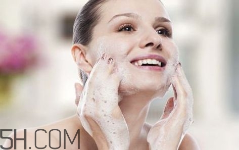 睡前洗脸的好处,睡前洗脸的好处和坏处