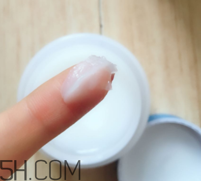 卸妆水和卸妆膏,卸妆水可以卸掉粉底液吗