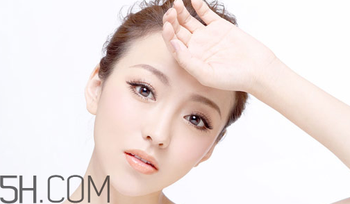 雅诗兰黛眼霜适合多大年龄用,雅诗兰黛眼霜适合什么年龄的人用