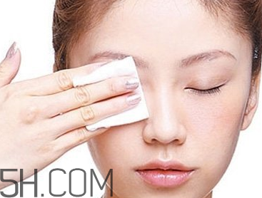 卸妆油和卸妆湿巾哪个好用对皮肤好,卸妆湿巾好还是卸妆油好