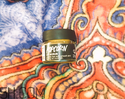 唇磨砂膏怎么用,唇部磨砂膏如何使用