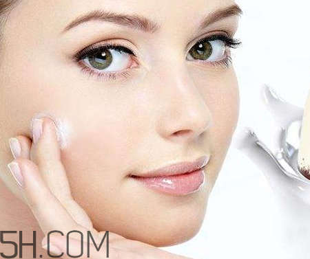 用完爆奶霜用洗脸吗,爆奶霜可以当面霜吗