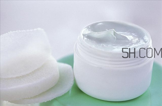 水乳霜精华液眼霜的使用顺序,水乳霜眼霜的使用顺序