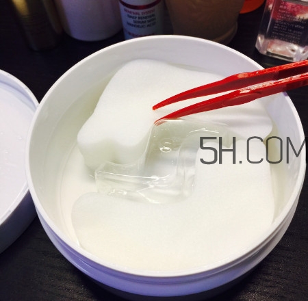 敷眼膜前要擦护肤品吗,擦完护肤品可以敷眼膜吗