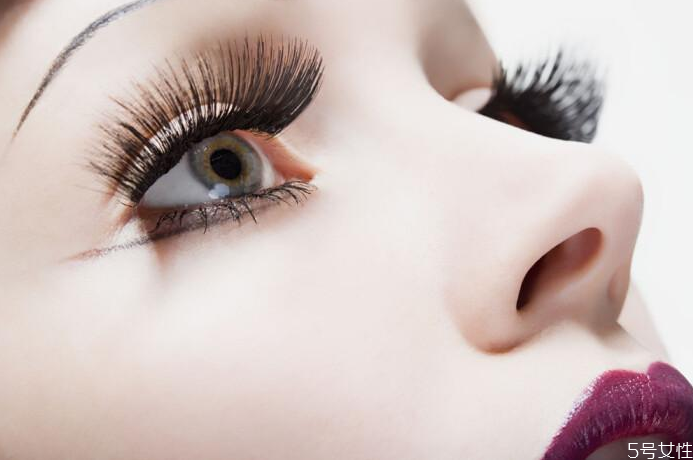 为什么种完睫毛显老,种睫毛显老气