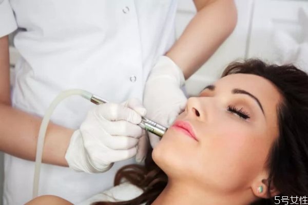 去毛孔粗大最有效的医美,毛孔粗大做什么医美项目比较好