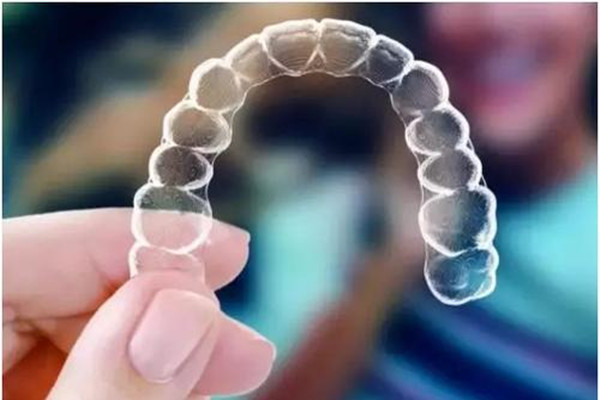 牙洞补牙需要戴牙套吗,牙洞补好后要不要做牙套 牙洞补牙需要戴牙套吗,牙洞补好后要不要做牙套