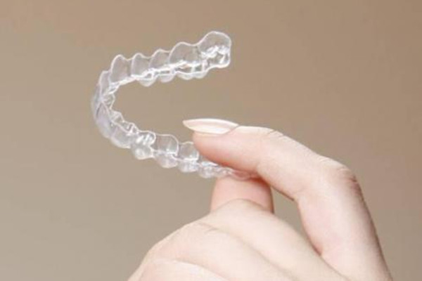 隐形牙套怎么戴上去全过程,隐形牙套怎么佩戴 隐形牙套怎么戴上去全过程,隐形牙套怎么佩戴