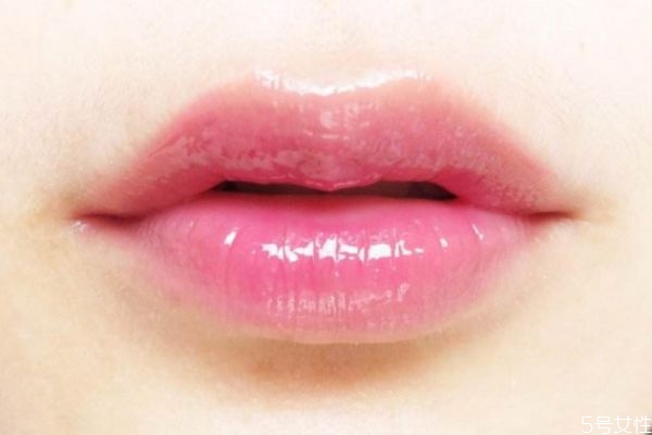 怎么嘟嘟唇打了三天还是不自然,嘟嘟唇打完几天变好看