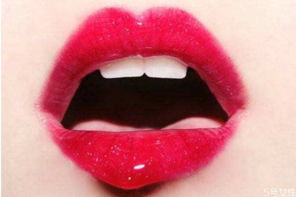 半永久纹唇保持多少时间,半永久纹唇能保持多久可以用口红