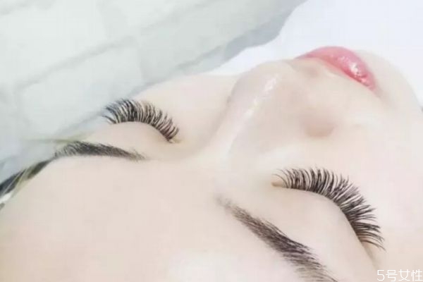 睫毛b翘和c翘的区别图片,睫毛b翘和c翘的区别