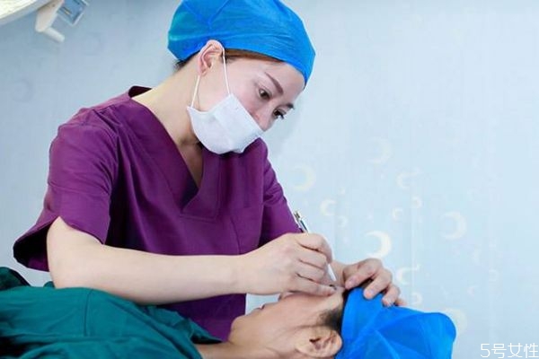 针清完必须化妆怎么办,针清过后可以化妆吗