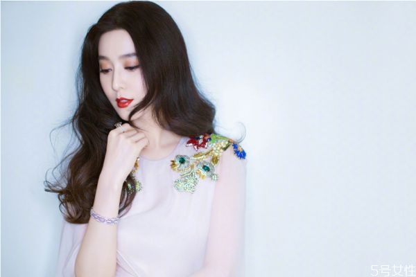 玻尿酸打下巴淤青正常吗,打完玻尿酸下巴青了怎么回事