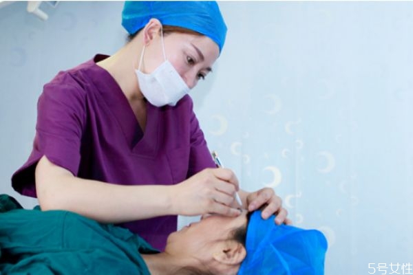 冬季做双眼皮好不好,冬季适合做双眼皮吗