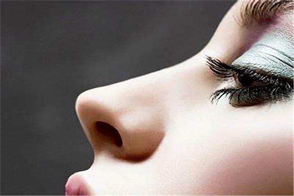 玻尿酸隆鼻失败的样子,玻尿酸隆鼻会有后遗症吗