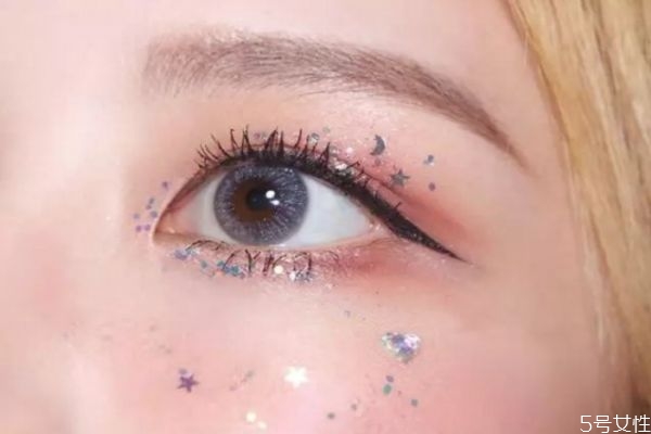 开眼角能带隐形眼镜吗,开眼角后多久可以戴隐形眼镜