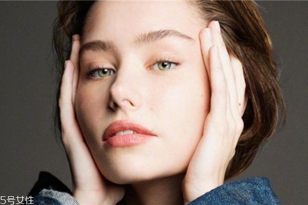 点雀斑后几天可以掉落,激光点雀斑几天结痂掉完