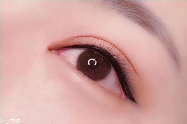 纹眼线是什么样子的,绣眼线和纹眼线区别