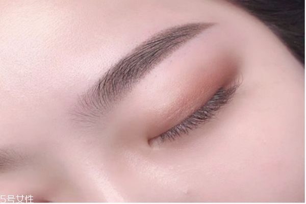 纹眉多久能擦bb霜吗,bb霜可以淡化纹的眉毛吗