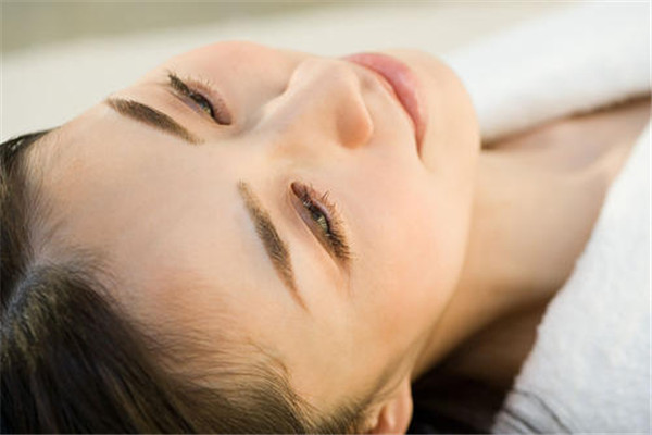 假体鼻梁发红有什么办法解决,做了假体鼻子为什么鼻梁很红