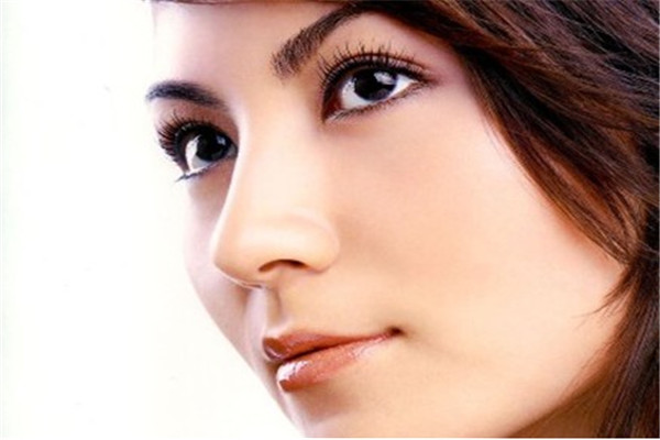 做了线雕鼻子多久消肿,做完线雕鼻一般会肿几天 做了线雕鼻子多久消肿,做完线雕鼻一般会肿几天