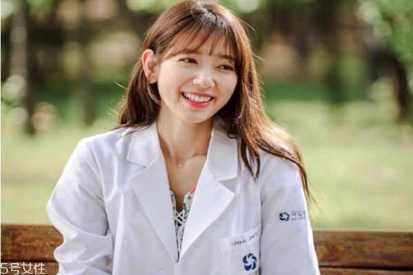 眼皮吸脂疼吗,眼部抽脂疼吗