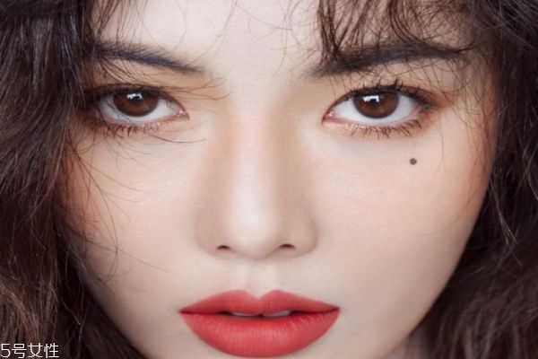 垫完下巴可以侧睡吗,垫了下巴可以侧身睡吗