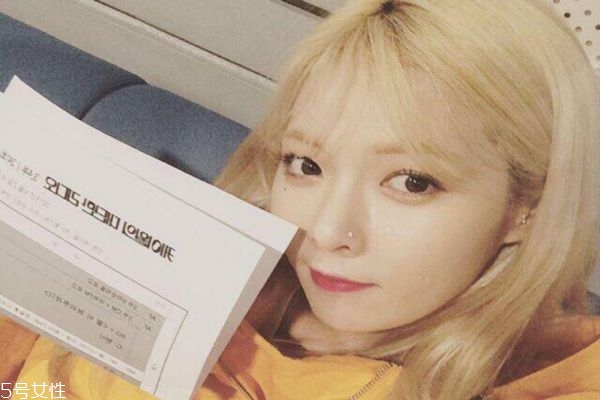 垫完下巴多久可以笑的自然,垫下巴后笑起来难看会恢复吗