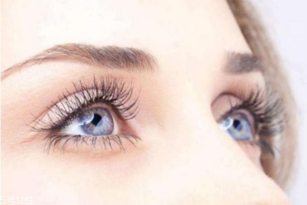 种睫毛要卸妆吗,种睫毛之前需要卸眼妆吗