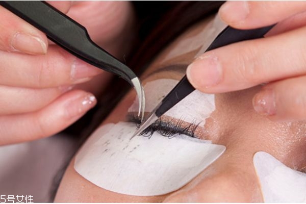 经常种睫毛会怎么样,长期种睫毛的危害