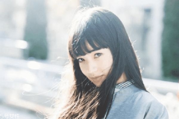 上眼皮下垂是什么病,眼睑下垂是什么病的征兆