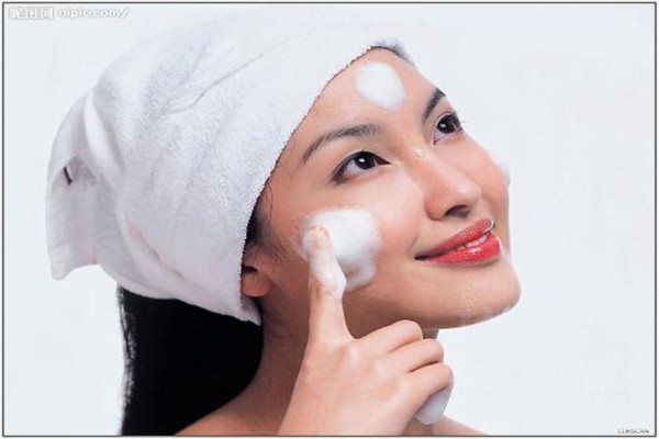 自体脂肪和脂肪胶的区别是什么,脂肪胶是自体脂肪吗 自体脂肪和脂肪胶的区别是什么,脂肪胶是自体脂肪吗