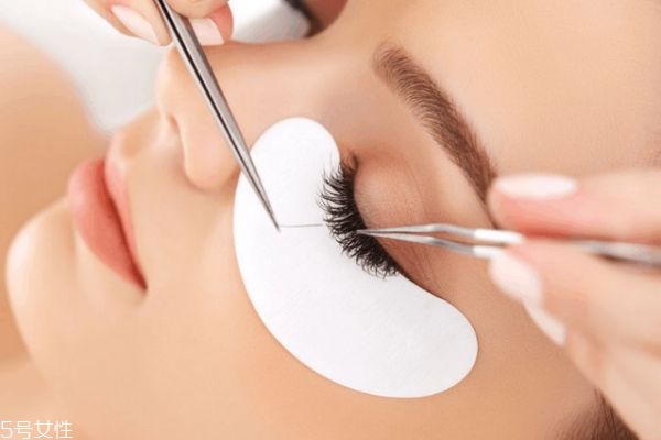 接了睫毛后多久可以洗脸,接种睫毛多久不能洗脸