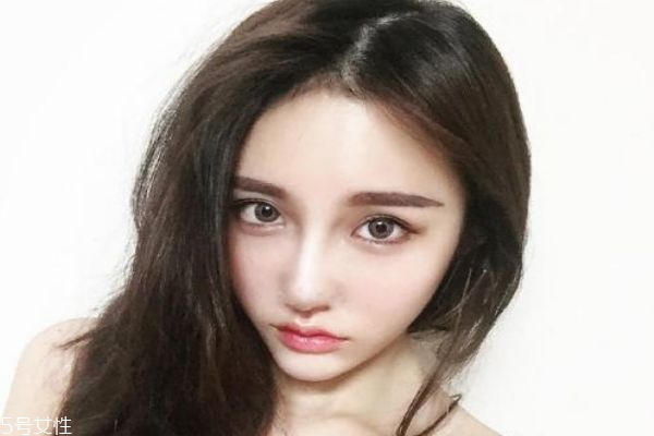 做鼻子硅胶和膨体哪个好,鼻子假体硅胶和膨体哪个好