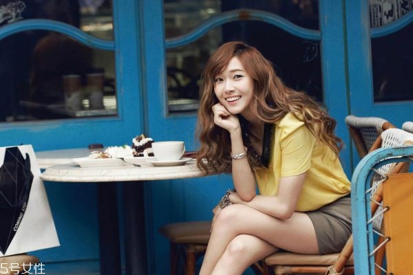 假体垫下巴的危害和后遗症,千万别做假体垫下巴