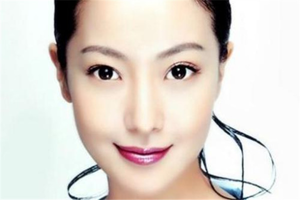 丰唇后一直有硬块存在,玻尿酸丰唇后嘴唇里面硬硬的