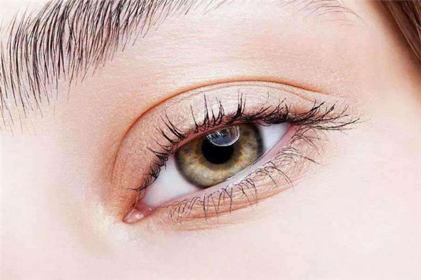 自体脂肪填充眼窝安全吗,眼窝脂肪填充后悔莫及