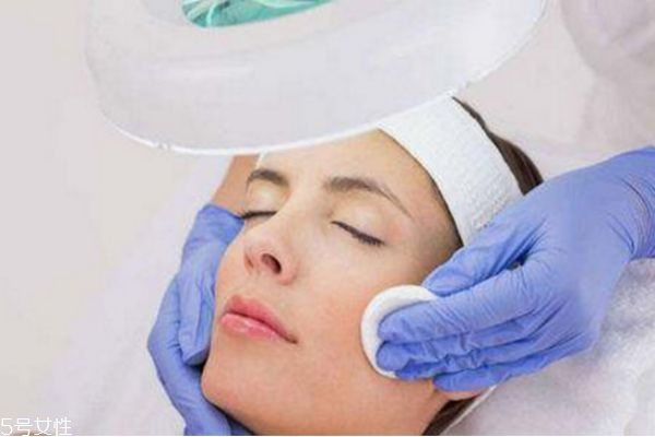 深层清洁小气泡伤皮肤吗,小气泡皮肤清洁有用吗