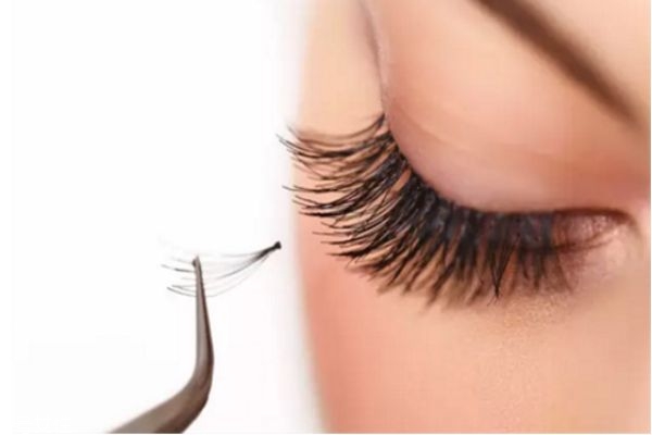 嫁接睫毛可以化妆吗?,嫁接睫毛可以画眼妆吗