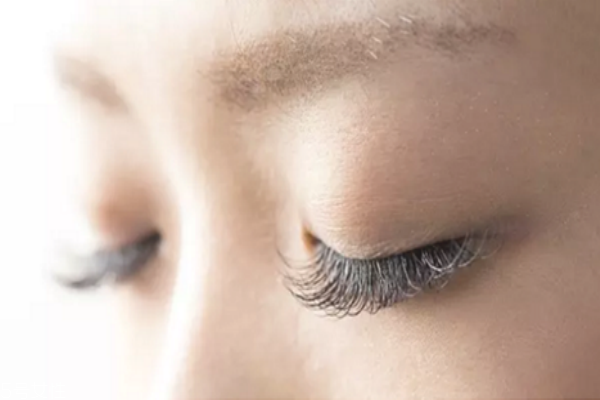 学睫毛嫁接学费多少,学嫁接睫毛多久可以上手