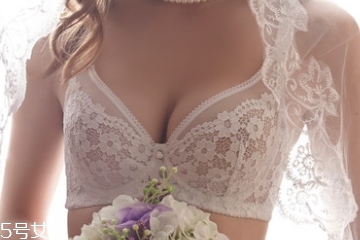 为什么做假体隆胸之后要趴着睡,假体隆胸为什么要趴床