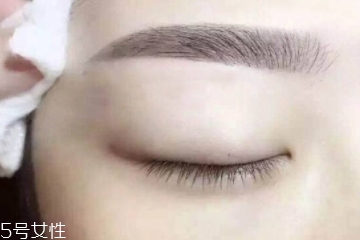 美瞳线后一直流泪,做美瞳线老是出眼泪